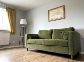 London Living in Zone 2 with Free Parking